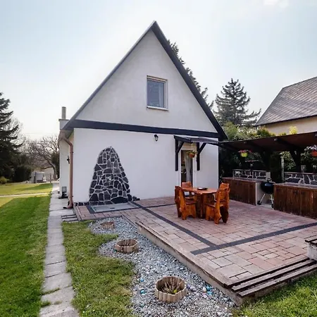 Kueloenleges Hangulatu Haz Balatonfuzfon Balatonfůzfő